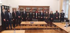 SICCFIN - Rencontre Monaco-Luxembourg - Inside the court buildings: Robert Gelli and Michel Hunault with Madame Public Prosecutor and H.E. Ms Berro-Amadeï, surrounded by members of the two delegations. ©DR