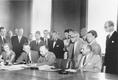 Signature 1951 Réfugiés - © Arni/UN Archives Signature 1951 Réfugiés - © Arni/UN Archives