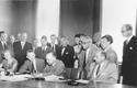 Signature 1951 Réfugiés - © Arni/UN Archives Signature 1951 Réfugiés - © Arni/UN Archives