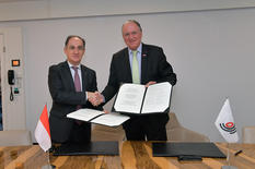 Signature accord de travail OEB - Jean Castellini, Minister of Finance and Economy  (on the left) and Benoît Battistelli, President of the European Patent Office (on the right). ©Government Communication Department / Charly Gallo