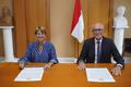 Signature association Rondine © Manuel Vitali - Direction de la Communication - Mme Isabelle BERRO-AMADEÏ, Conseiller de Gouvernement-Ministre des Relations Extérieures et de la Coopération du Gouvernement Princier, a signé l’appel « Leaders pour la Paix » de l’association italienne Rondine en présence de son Président Fondateur, M. Franco VACCARI. © Manuel Vitali - Direction de la Communication Signature association Rondine © Manuel Vitali - Direction de la Communication - Mme Isabelle BERRO-AMADEÏ, Conseiller de Gouvernement-Ministre des Relations Extérieures et de la Coopération du Gouvernement Princier, a signé l’appel « Leaders pour la Paix » de l’association italienne Rondine en présence de son Président Fondateur, M. Franco VACCARI. © Manuel Vitali - Direction de la Communication