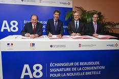 Signature bretelle Beausoleil - De gauche à droite : Jean-Claude Guibal, Président de la Communauté d’Agglomération de la Riviera Française ; Charles Ange Ginesy, Président du Conseil Départemental des Alpes-Maritimes ; Serge Telle, Ministre d’Etat de la Principauté et BlaiseRapior, Directeur Général du réseau ESCOTA de VINCI Autoroutes ©Direction de la Communication/Stéphane Danna