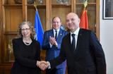 Signature PNUE - A droite et à gauche de S.A.S. le Prince Souverain : Mme Inger Andersen, Directrice exécutive du P.N.U.E. et M. Laurent Anselmi, Conseiller de Gouvernement-Ministre des Relations Extérieures et de la Coopération ©Direction de la Communication/Manuel Vitali