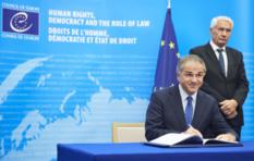 Signature protocole Convention européenne - S.E.M. Rémi Mortier et M. Thorbjørn Jagland, Secrétaire Général du Conseil de l’Europe ©DR