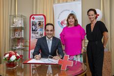 signature PTE CRM - Frédéric Platini, Secretary-General of the Monaco Red Cross, accompanied by Marie-Pierre Gramaglia, Minister of Public Works, the Environment and Urban Development, and Annabelle Jaeger-Seydoux, Director of the Mission for Energy Transition, at the pact signing ceremony © Government Communication Department – Stéphane Danna