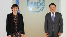 Signature UNIDO - Mme Isabelle Rosabrunetto, Directeur Général du Département des Relations Extérieures et de la Coopération et M. Li Yong, Directeur général de l'Organisation des Nations Unies pour le développement industriel (O.N.U.D.I.) ©DR