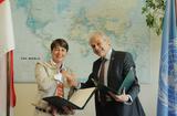 Signaure accord ONU MC lutte drogue et crime - S.E. Mme Isabelle Berro-Amadeï, Ambassadeur, Représentant permanent de la Principauté de Monaco auprès de l’ONUDC, et Jean-Luc Lemahieu, Directeur de la Division de l'analyse des politiques et des relations publiques au sein de cette Organisation - © - DR Signaure accord ONU MC lutte drogue et crime - S.E. Mme Isabelle Berro-Amadeï, Ambassadeur, Représentant permanent de la Principauté de Monaco auprès de l’ONUDC, et Jean-Luc Lemahieu, Directeur de la Division de l'analyse des politiques et des relations publiques au sein de cette Organisation - © - DR