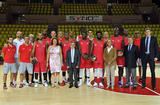 Visite salle Gaston-Médecin - Les membres du Gouvernement entourés des joueurs et du staff de la Roca Team Visite salle Gaston-Médecin - Les membres du Gouvernement entourés des joueurs et du staff de la Roca Team