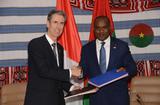 VT Gilles Tonelli Burkina Faso - Gilles Tonelli, Conseiller de Gouvernement-Ministre des Relations Extérieures et de la Coopération et Alpha Barry, Ministre des Affaires étrangères, de la Coopération et des Burkinabè de l’extérieur ©DR VT Gilles Tonelli Burkina Faso - Gilles Tonelli, Conseiller de Gouvernement-Ministre des Relations Extérieures et de la Coopération et Alpha Barry, Ministre des Affaires étrangères, de la Coopération et des Burkinabè de l’extérieur ©DR
